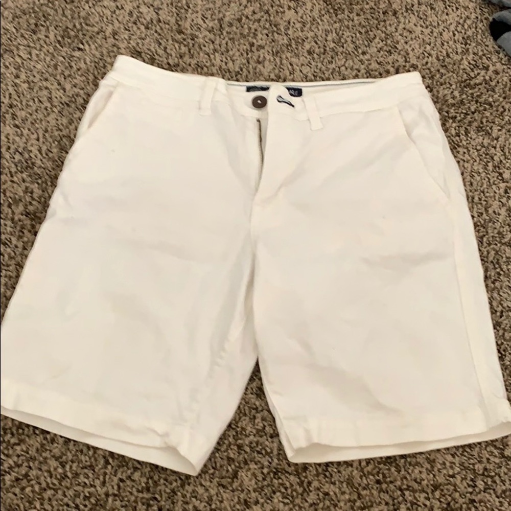 White shorts💛